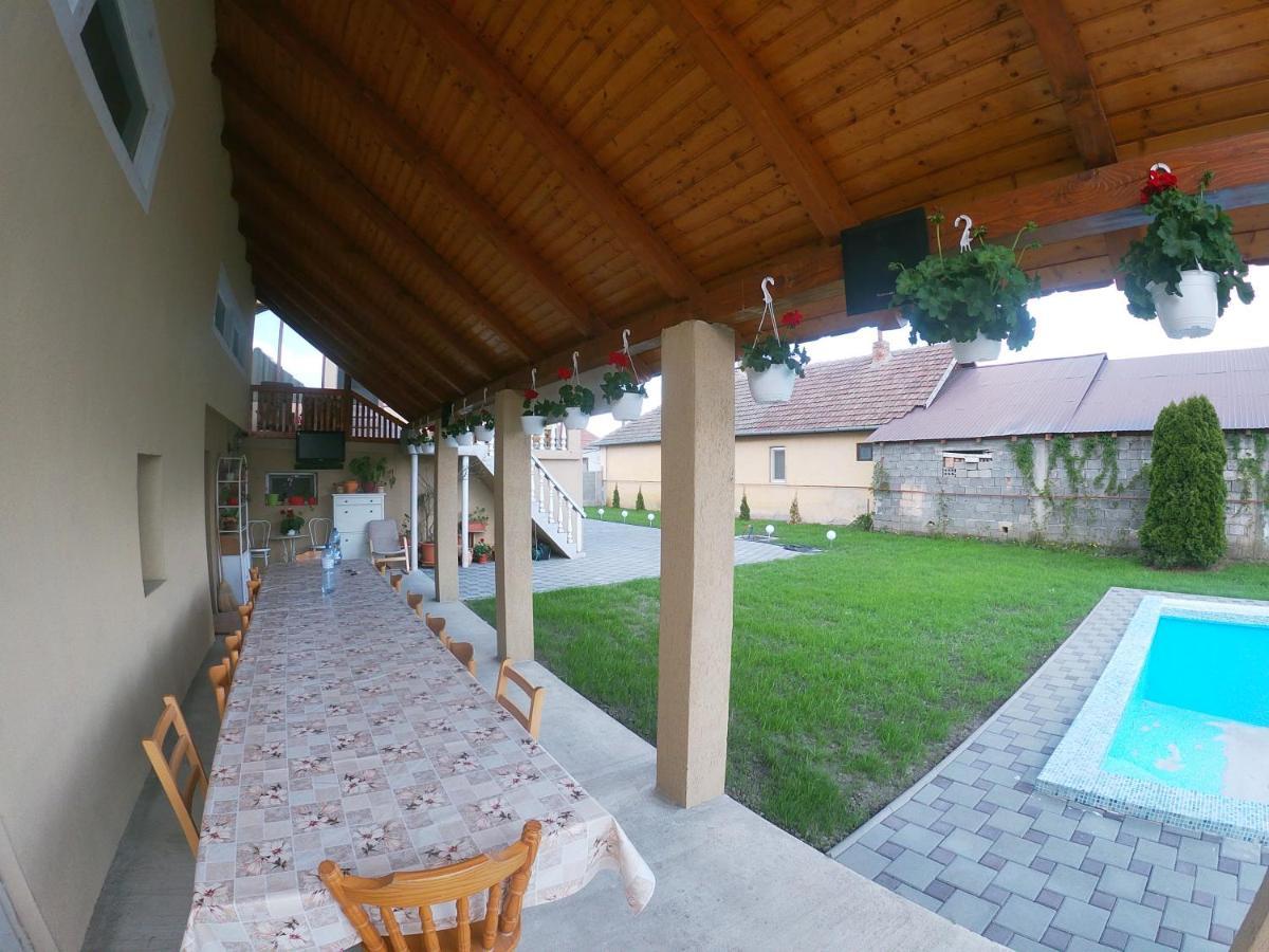 Bed and Breakfast Casa Sannicolau à Sînnicolau Mare Extérieur photo
